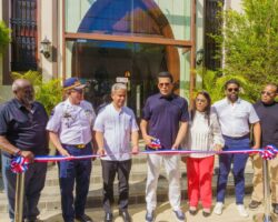 David Collado entrega 3 parques y una iglesia remozada en Boca Chica.