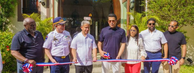 David Collado entrega 3 parques y una iglesia remozada en Boca Chica.