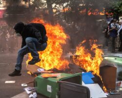 Europa arde en ola de protestas, saqueos, bloqueos estudiantiles
