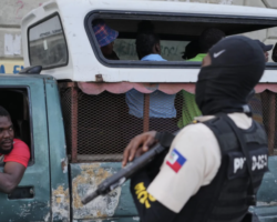 Fuerza antipandillas advierte a criminales que cumplirá mandato en Haití pese a violencia